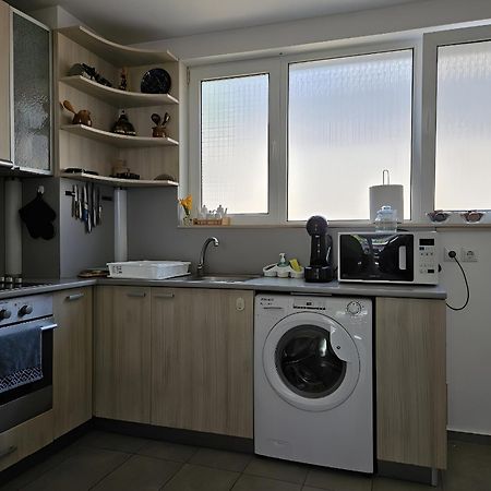 فندق Family House Manolov ابزور المظهر الخارجي الصورة