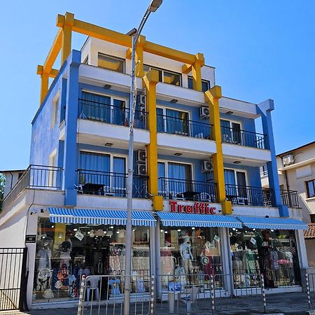 فندق Family House Manolov ابزور المظهر الخارجي الصورة