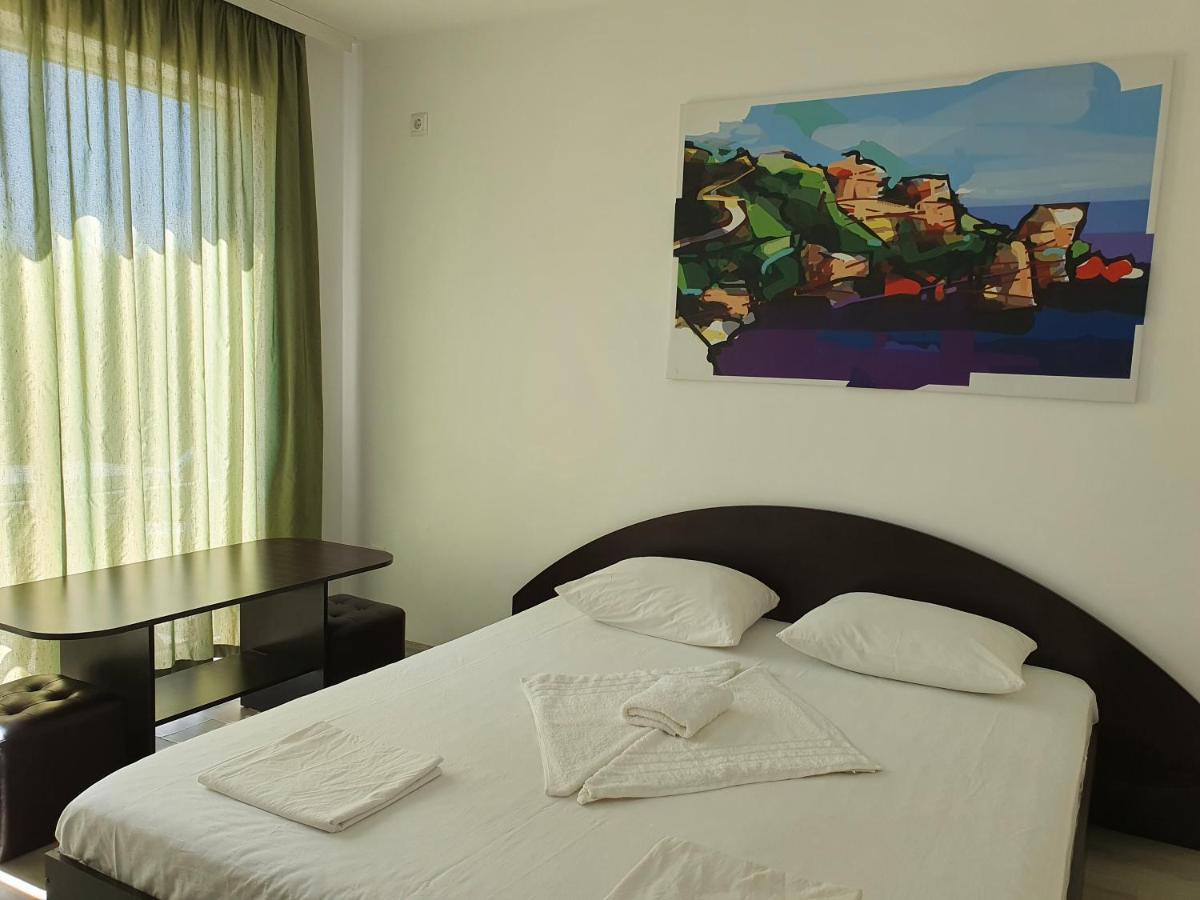 فندق Family House Manolov ابزور المظهر الخارجي الصورة