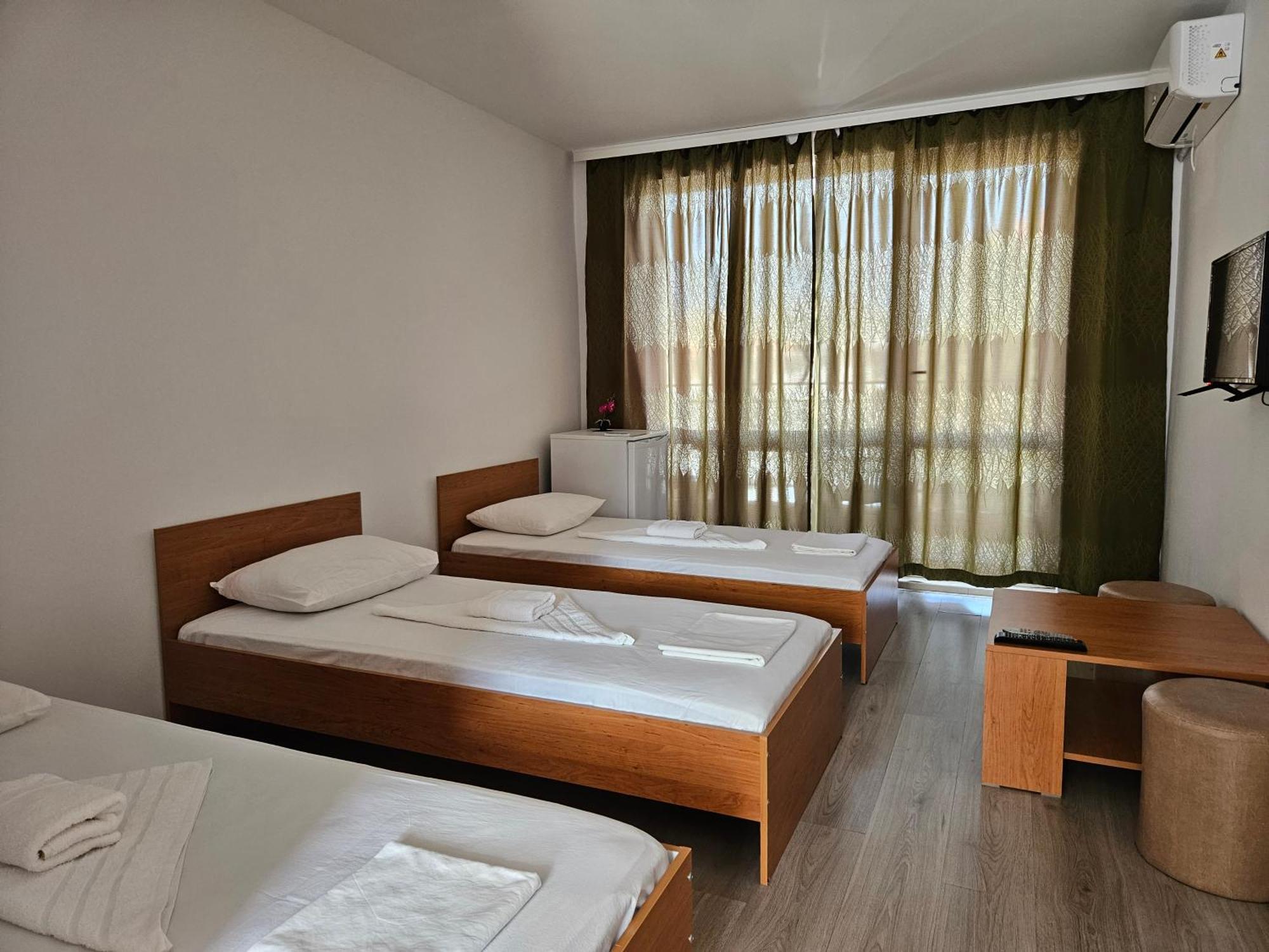فندق Family House Manolov ابزور المظهر الخارجي الصورة