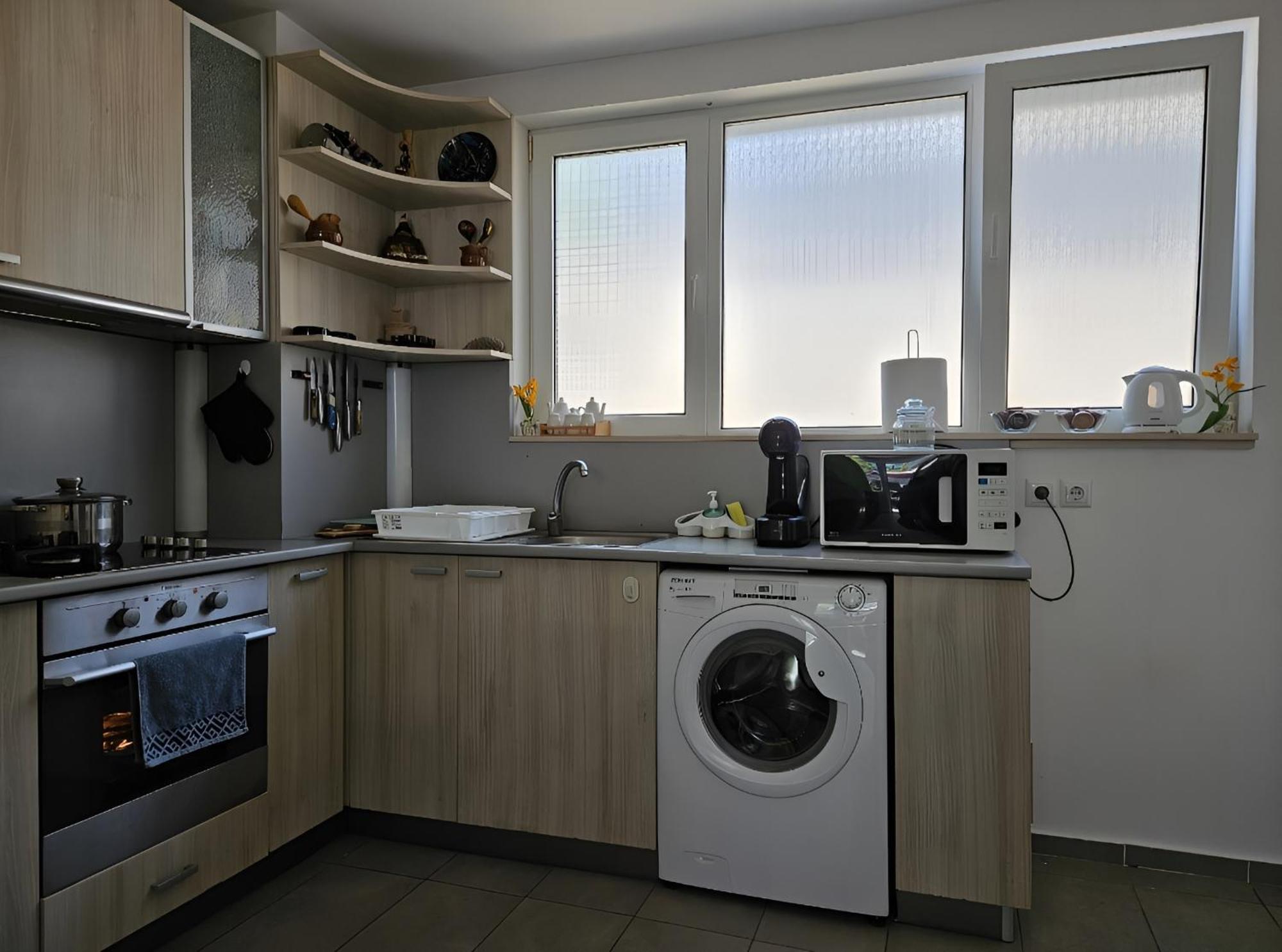 فندق Family House Manolov ابزور المظهر الخارجي الصورة