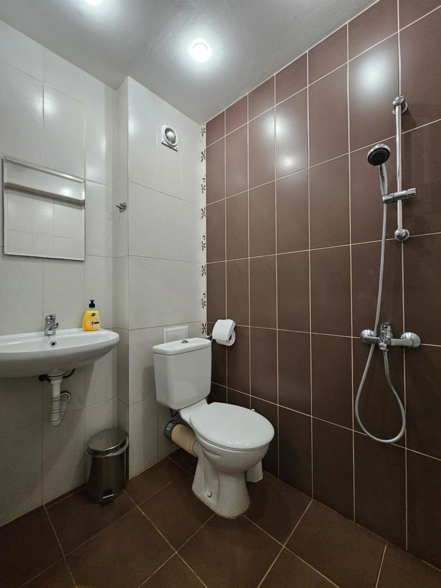فندق Family House Manolov ابزور المظهر الخارجي الصورة