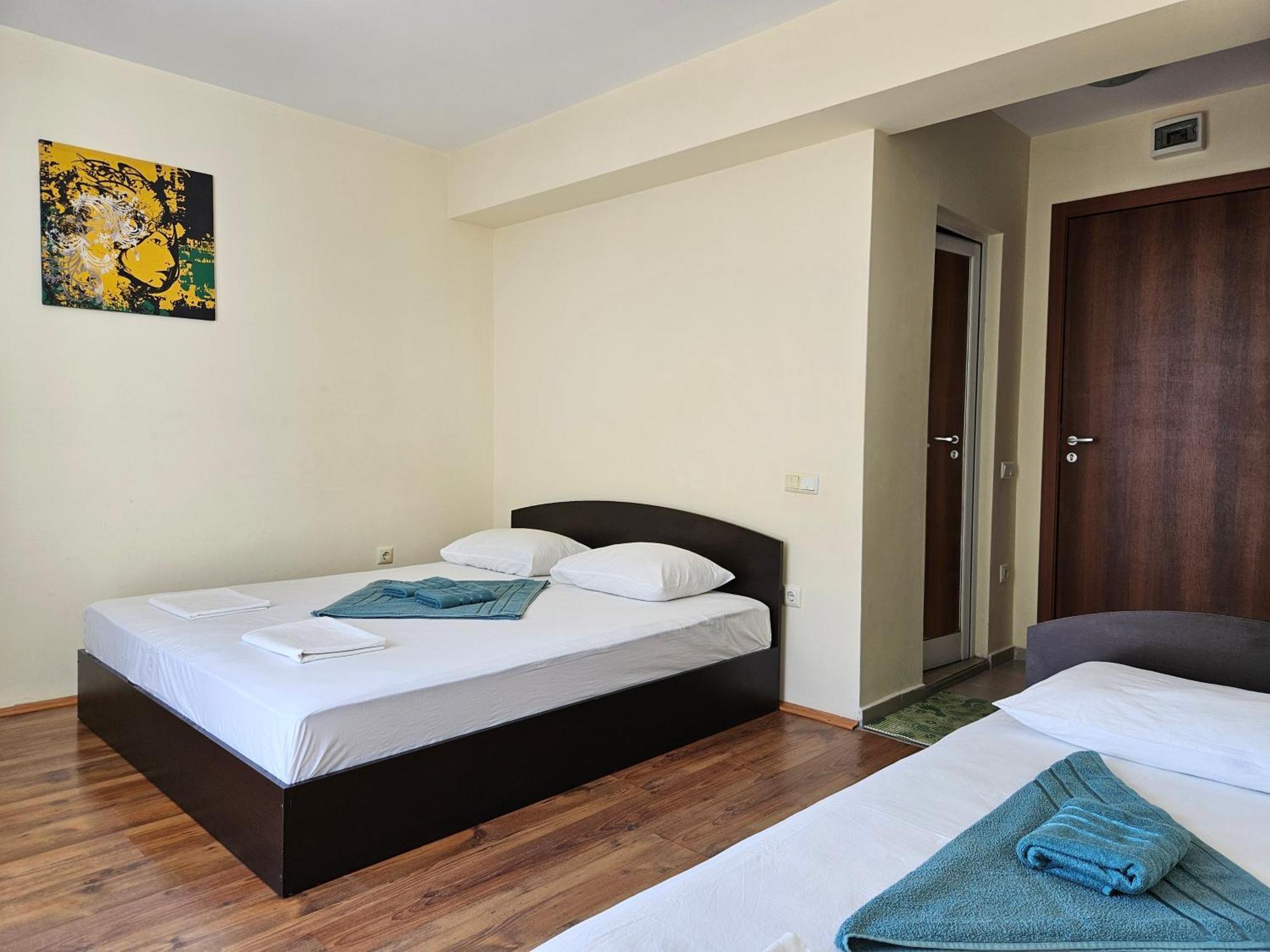 فندق Family House Manolov ابزور المظهر الخارجي الصورة