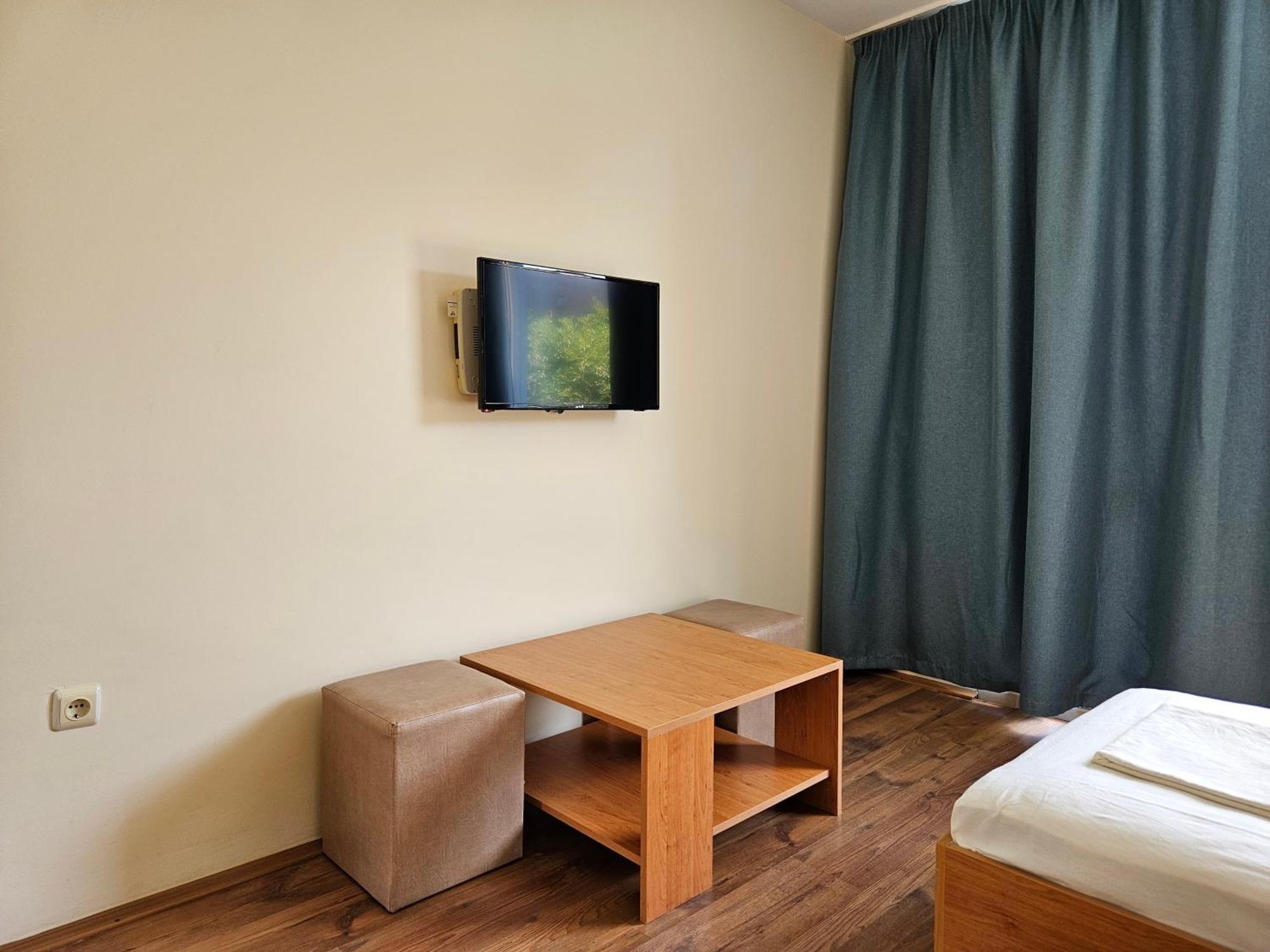 فندق Family House Manolov ابزور المظهر الخارجي الصورة